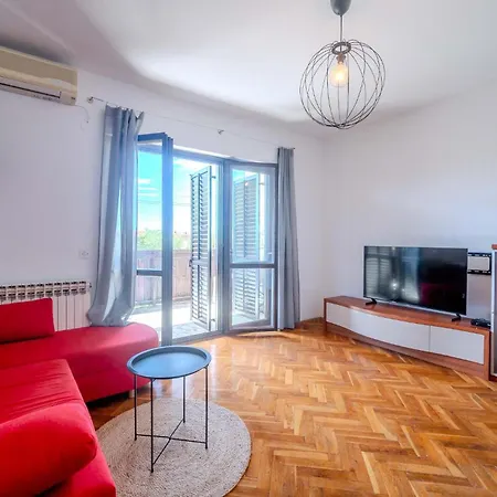 Amazing In Apartment *